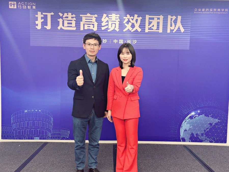 group Mr Huang and Ms He